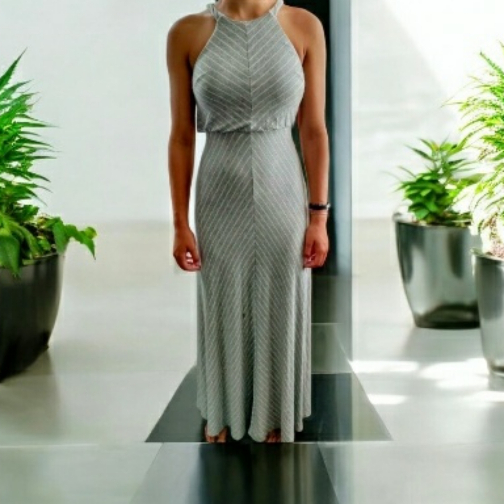 Romeo & Juliet Couture Gray Maxi Dress